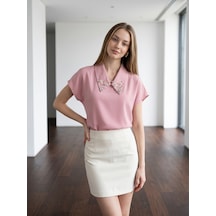 Pera Moda İç Göstermeyen Yakası İnci Ve Taşlı Kısa Kollu Şık Kadın Gömleği Pudra