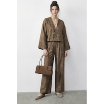 Shade Kadın Kendinden Çiçek Desenli Kruvaze Kimono Salaş Pantolonlu Alt-üst Takım 60613 60283998 - Haki Shade Kadın Kendinden Çiçek Desenli Kruvaze Kimono Salaş Pantolonlu Alt-üst Takım 60613 60283998 - Haki