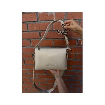Just Polo Kadın Premium Şal Detaylı Yumuşak Deri Ayarlanabilir Askılı Çapraz El Ve Omuz Çantası Ebat : 28 X 18 Cm Vizon