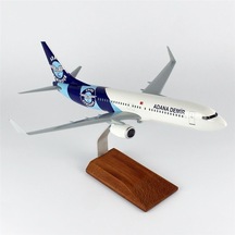 Thy011 1/100 Ölçek, Thy Adana Demir Spor Logolu B737-800 Yolcu Uçağı, Sergilemeye Hazır Ahşap Standlı Model-56265