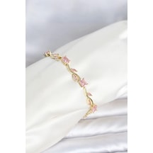 Mey İthalat Pirinç Gold Renk Pembe Zirkon Taşlı Çiçek Model Kadın Bileklik Çok Renkli
