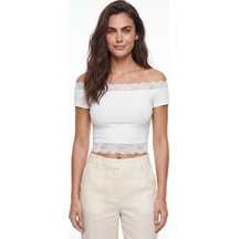 Onloox Kadın Beyaz Beyaz Soft Touch Viskon Madonna Yaka Kısa Kollu Crop Dantel Detaylı Vücuda Oturan Bluz