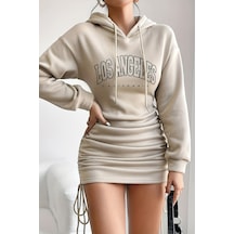 Merry See Kapşonlu Yandan Büzgülü Ayarlı Baskılı Uzun Oversize Sweatshirt Elbise Bej