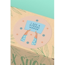 I See A Strong Woman Yuvarlak Sticker Etiketi 3x3cm St2418 Çok Renkli