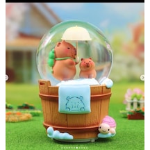 Sevimli Kapibara Orta Boy Işıklı Müzikli Kar Küresi