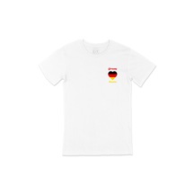 Münih Almanya  Bayraklı Kalpli Cep Logo Tasarımlı Beyaz Tişört