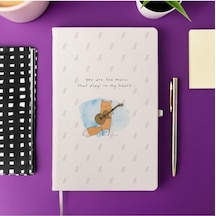 Sen Kalbimde Çalan Müziksin Mottolu Minimal Tasarımlı Çizgili Not Defteri 13 Cm X 21 Cm 100 Yaprak