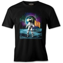 Astronaut Holding Bitcoin Flag Siyah Erkek Tshirt 001