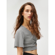 Koton Crop Bluz V Yaka Pencere Detaylı V Yaka Siyah-beyaz Ekoseli 3sal60012ıw 3SAL60012IW04O Siyah - Beyaz
