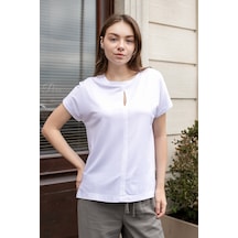 Kadın İpeksi Yumuşak Kumaş Geniş Sıfır Yaka Önü Pencereli Yanları Yırtmaçlı Tshirt Bluz-beyaz Beyaz