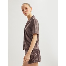 Koton Gömlek Yaka Yıldız Desenli Kısa Kollu Kadife Pijama Üstü Vizon 5wlk40146mk Vizon