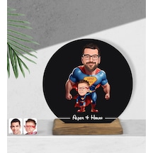 Bk Gift Kişiye Özel Süper Baba-oğul Karikatürlü Yuvarlak Ahşap Biblo-1, Babalar Günü Hediyesi, Babaya Hediye Kobitmeyencom31614 Bk Gift