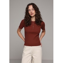Colin's Colins Slim Fit Yuvarlak Yaka Düz Kadın Kahverengi Kısa Kol Tişört Cl1080872 Q1.v1 Cor Cinnamon