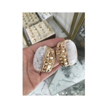 Gold Detaylı Beyaz Küpe