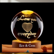 Kişiye Öze Büyük Boy Işıklı Ahşap Kaideli Love You Everyday Temalı Cam Küre 8cm