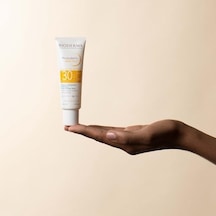 Photoderm Akn Mat Sivilce Karşıtı Güneş Kremi Yağlı Akne Eğilimli Ciltler Matlaştırıcı Etki 40 Ml