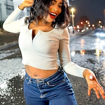 İbeeka Yeni Sezon Havuz Yaka Kesim Çıtçıt Yakalı Pamuk Kaşkorse Crop Body / Bluz Gri Renk Gri
