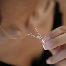 Pırlanta ve Baget V Kolye