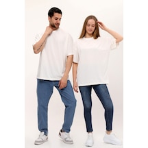 Unisex Beyaz Oversize Bol Kalıp T-shirt Çift Kombini Tavsiyesi Beyaz
