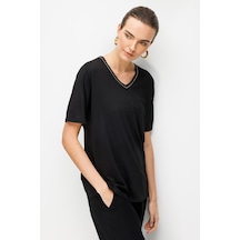 Desen Triko Kadın V Yaka Yaka Kenarı Zincirli Penye T-shirt 26707 Siyah Siyah
