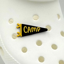 Crocs Terlik Süsü Ve Aksesuarı , Çanta Süsü Jibbitz 3d Camp Yazılı Üçgen Bayrak 02 Görsel Logo Aksesuar Hardal Siyah