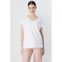 On Kadın Omuzları Taşlı V Yaka Pamuklu T-shirt 71415 Beyaz Beyaz