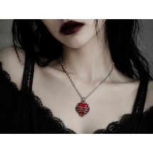 Kırmızı Kalp Ve İskelet El Figürlü Gotik Kolye Alternatif Tarz Metal Kolye Çok renkli