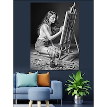 Ahşap Tablo Resim Yapan Ressam Kız