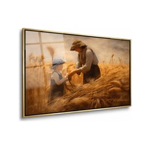Buğday Tarlasında Çiftçi Ve Çocuk Gold Çerçeveli Cam Tablo