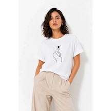 Valensdesign Kore Parmak Kalp Aşk Temalı Minimal Baskılı Tişört Yazlık Kısa Kol T-shirt - Beyaz