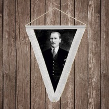 Siyah Takım Elbiseli Mustafa K. Atatürk Beyaz Saçaklı Üçgen Flama Bayrak Hatıra Flama Ata39 Diğer