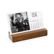 Ahşap Tabanlı Atatürk Fotoğraflı Masa Takvimi 2027 Masa Takvimi