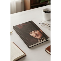Atatürk Tarihsiz Ajanda Kuşe Kapak Siyah 1 Adet Atatürk Modalist Çizgili Defter Lastikli 14x20 Cm Günlük Planlayıcı