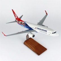 Thy015 1/100 Ölçek, Thy San Francisco Logolu B737-800 Yolcu Uçağı, Sergilemeye Hazır Ahşap Standlı Model-56269