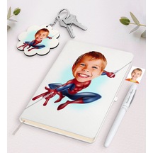 Kişiye Özel Erkek Çocuk Örümcek Adam Karikatürlü Beyaz Defter Kalem Ve Anahtarlık Hediye Seti