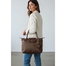 Lovelystore Charmlı Kahverengi Büyük Boy Suya Dayanıklı Kadın Omuz Çantası 30x39 Acı Kahverengi