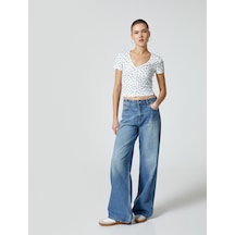 Koton Crop Çiçekli Tişört Düğmeli V Yaka Ribanalı Slim Fit Kısa Kollu Pamuklu Beyaz Desenli 4sal10064ık 4SAL10064IK0D0 Beyaz
