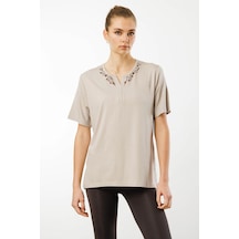 Desen Triko Açma Yaka Dantel Çiçek İşlemeli Penye Kadın T-shirt 24751 Bej