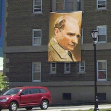 Mustafa Kemal Atatürk Yan Portre Cephe Posteri -300x450cm - 3x4,5 Metre 1
