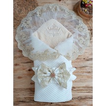 Yenidoğan Kuzulu Taç Nakış Güpürlü Fiyonklu Duvaklı Prizma Taş Unisex Kundak Bebek Battaniyesi Ekru