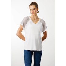 Desen Triko Kadın V Yaka Omuzları Taş Baskılı Penye T-shirt 25836 Beyaz Beyaz