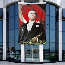 Kalpaklı Gazi Mustafa Kemal Atatürk Portresi Poster Bayrak Raşel Kumal 4x6 Metre Ata36 Diğer