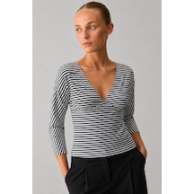 Madmext Siyah Çizgili V Yaka Slim Fit Kadın Bluz Mg2887