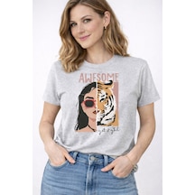 Herkesemoda Awesome Baskı Detaylı Kadın Bisiklet Yaka Pamuklu T-shirt Gri