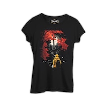 Girl With Yellow Coat Watching Eiffel Tower Siyah Kadın Tshirt 001
