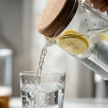Mantar Kapaklı Borosilikat Cam Sürahi 2 Litre - Dayanıklı Minimalist Karaf Ve Detoks Şişesi