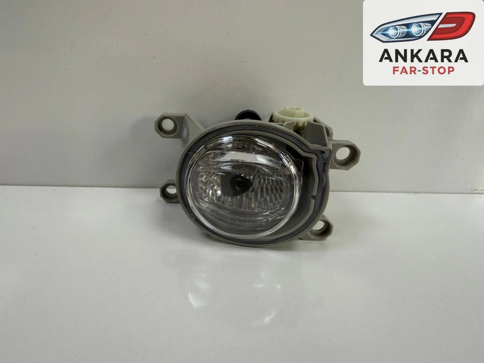 Toyota Hilux 2021 - 2023 Sis Lambası Ön Sol Led Ampulü Üzerinde