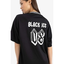 DeFacto Coool AC/DC Oversize Geniş Kalıp V Yaka Sırt Baskılı Kısa Kollu Tişört E6137AX25SMBK81