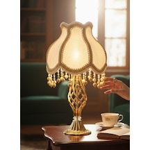 Ekru Kadife Kaplı Gold İşlemeli Şık Başlık Burgulu Gold Metal Ayaklı Klasik Model Abajur 55x25cm