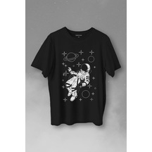 Uzayda Salinan Astronot Silüeti Satürn Gezegeni Baskılı Tişört Unisex T-shirt 001